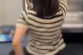一女子在地铁车厢内对儿童大秀不雅热舞 成都地铁：感谢公众监督 呼吁文明出行图片