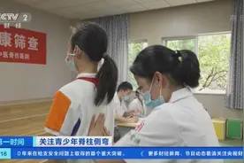 危害儿童青少年健康的第三大疾病，是脊柱侧弯！原因是啥？如何矫正？图片