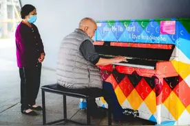 华强北的琴声何以动人心弦图片
