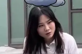 他单膝蹲下的那个瞬间，太温柔了图片