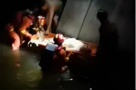 重庆一男子在水库游泳，5米高台跳水后撞上水泥坝，消防员抬担架援救图片