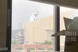 女子一晃眼把对面高楼看成怪兽图片