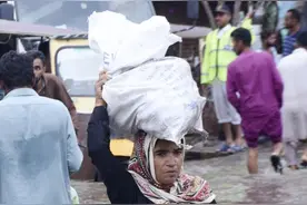 强降雨后的卡拉奇图片
