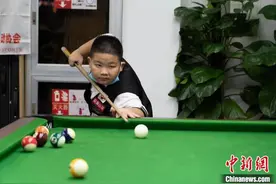 天津举办首届少儿台球争霸赛图片