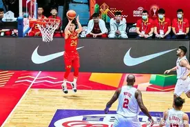 惊险！中国队80：79险胜巴林，赵睿、孙铭徽被驱逐出场图片