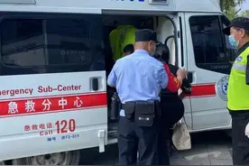海宁西站铁警接警后纳闷：凉快的动车上怎么会中暑？家长：我给孩子盖被子了图片