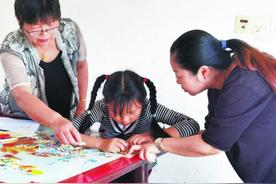 “康教上门”：给出不了家门的孩子送上一束光图片