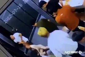律师谈男子拖女子进厕所事件：是否为男女朋友不影响行为定性图片