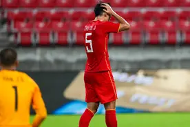 二队对二队，还是赢不了！中国男足东亚杯首轮0:3不敌韩国队图片
