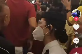 火车厢内老年团从白天唱跳到黑夜，铁路工作人员回应：目前没有相关处罚条例图片
