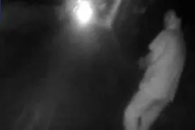 女子下单两个外卖，两名骑手碰头后果断报警！后续来了图片