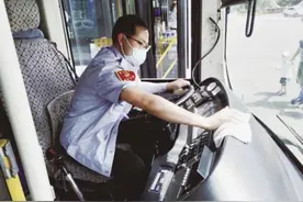 兰州丨疫情之下，走近城市公交“摆渡人”图片