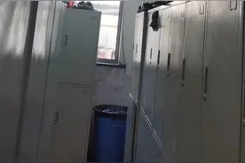 江苏一公司被爆在更衣室装摄像头，回应：此前丢过东西，可以调整角度或暂时关闭图片