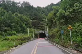 翻山越岭只为绕着这个界碑走一圈，带你“玩转”三个省图片