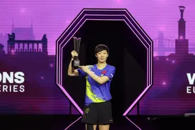 林高远错失六赛点遭逆转 王曼昱胜队友女单封后图片
