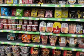恰饭说 | 自热米饭里的“米”是什么米？我们放大一万倍给你看图片