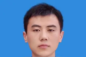 湖南90后帅小伙有娃后被人认成爷爷：挺秃然的图片