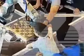象棋机器人夹断俄7岁男孩手指，因人类“抢跑”不守规则？机器人当天已参加3场比赛图片
