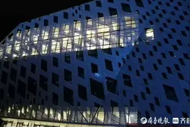 每晚爆满一座难求，济南为“夜读人”亮起一盏灯图片