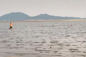 痛心！4名男童海边溺水，2人获救2人不幸溺亡图片
