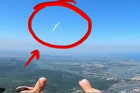 男子高空跳伞偶遇问天实验舱发射：跳了2000次伞，这是最幸运的一次图片