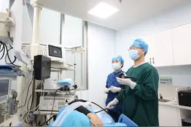 男子反复腹痛呕吐，原是巨大胰腺囊肿作祟图片