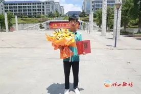 太励志！父亲高位截瘫，这位农村男孩考上北大图片