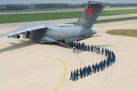 成都至吉林！空军首次出动运-20 集中接送全国新飞行学员图片
