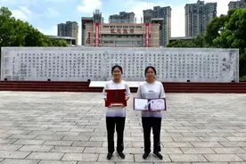 湖南一对双胞胎姐妹：一个考上清华，一个考上北大图片