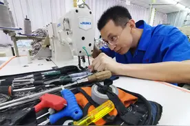 女缝纫工眼中的“超级男神”！即墨缝纫机维修工栾晓龙山东技能比赛夺冠图片