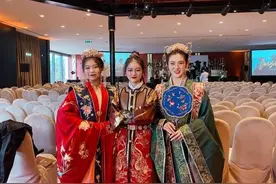 瑞士留学生穿汉服出席毕业典礼，当事人：平时会着意宣传中国的服饰文化图片