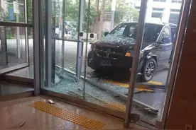 巧合？美国驻韩大使馆车辆撞上写字楼，曾是尹锡悦办公地图片