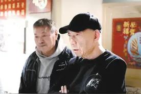 “天下第一武指”改拍亲情片，袁和平导演《回归》讲祖孙两代从分歧到和解图片