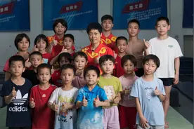 第一次感受10米跳台高度，唱跳组合为同龄跳水运动员所折服视频封面
