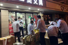 铤而走险，无证囤烟千余条图片