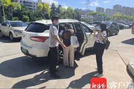 抗疫现场 | 协调车辆送滞留旅客到机场 滞留旅客为海口防疫工作点赞图片