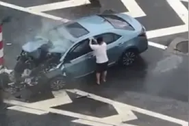 又一起碰撞后车门打不开事件，这次还是丰田图片