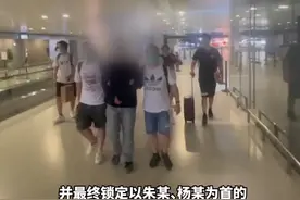 “玲娜贝儿”等网红玩偶两折售卖？民警进门时还在直播！上海警方破获一制售假冒品牌玩偶案图片