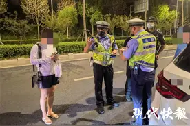 为考驾照求妈妈开自家车上路练习，结果母女俩一起面临处罚图片
