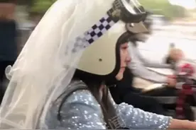 四川一对新人骑摩托车结婚，新娘：喜欢摩托车，接亲时开了10辆图片
