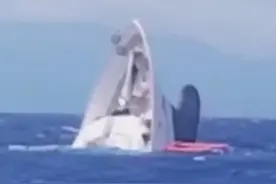 30秒｜一艘游艇在意大利近海沉没，船上9人获救图片