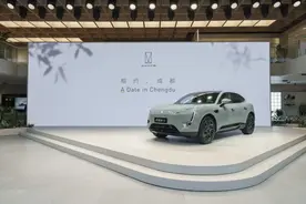 群雄逐鹿的高端纯电市场 阿维塔何以“出道即顶流”？图片