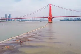 水落现“石路”图片