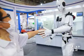 台博会·动态｜冬奥同款消毒机器人亮相防疫用品生物科技馆图片