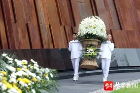 铭记这一天，遇难同胞纪念馆胜利广场吹响“胜利号角”图片