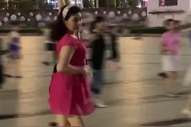 跳广场舞走红的“复古阿姨”30年前曾在选美比赛中获奖，网友：希望我老了也这么优雅图片