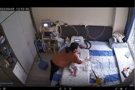 地震来临成都母亲用身体护住患病宝宝：没法跑，如果砸下来就先砸到我吧图片