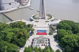 上海南京路步行街再添巡防力量，电瓶车、自行车、步巡相结合图片