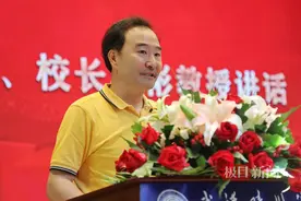 武汉晴川学院汪彬校长寄语教师：争做学生为学、为事、为人的“大先生”图片