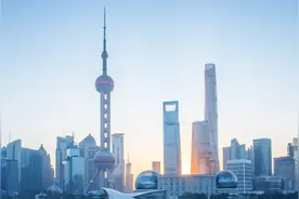 为了理想，妈妈、儿子、准儿媳一起出国留学图片